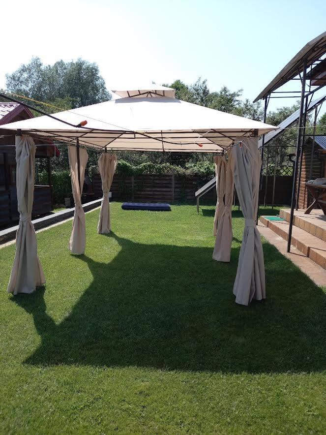 Dworek W Zieleni Varşovia Exterior foto
