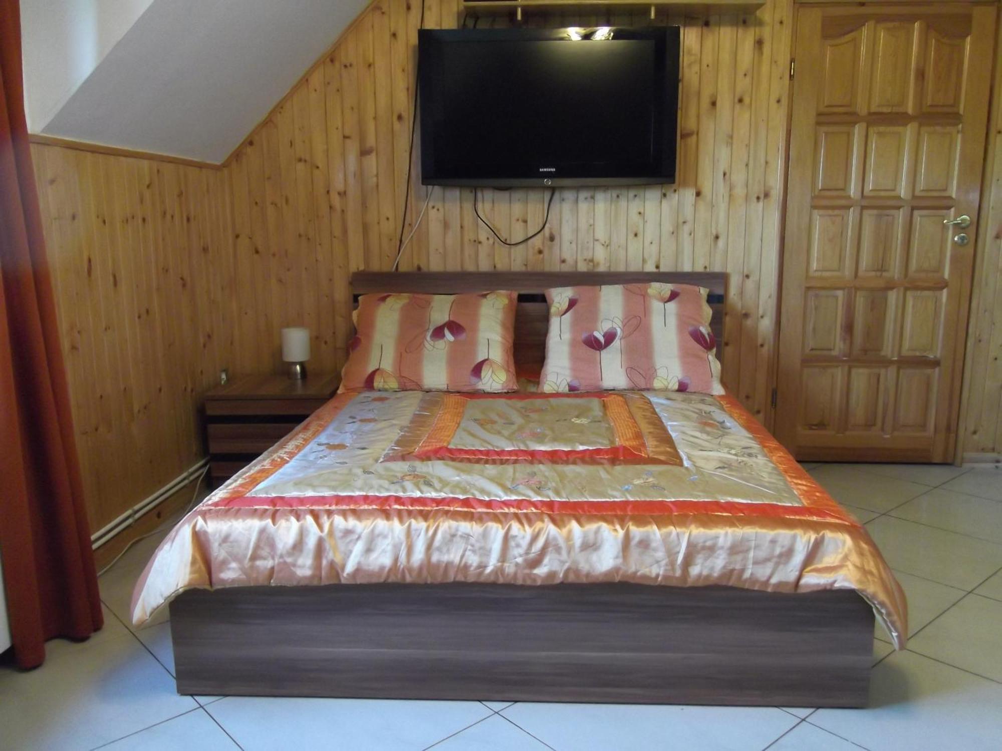 Dworek W Zieleni Varşovia Exterior foto