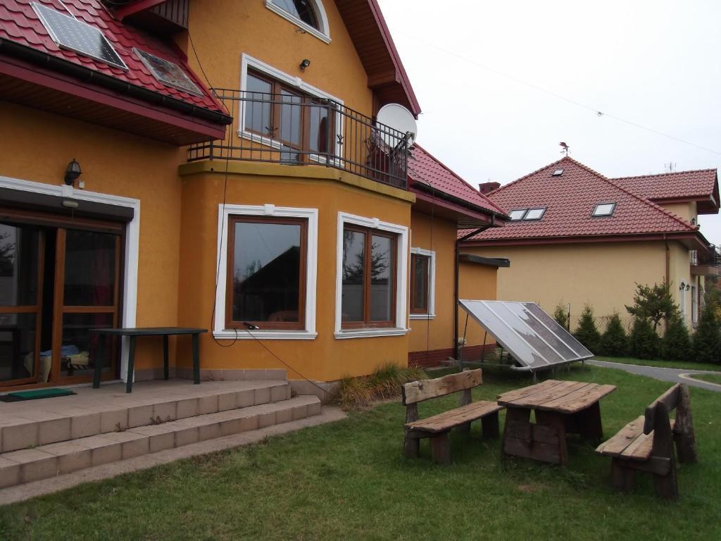 Dworek W Zieleni Varşovia Exterior foto